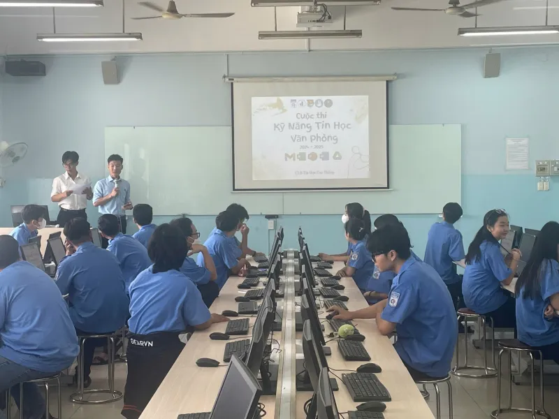Sinh viên Khoa CNTT Cao Thắng học tập và thực hành